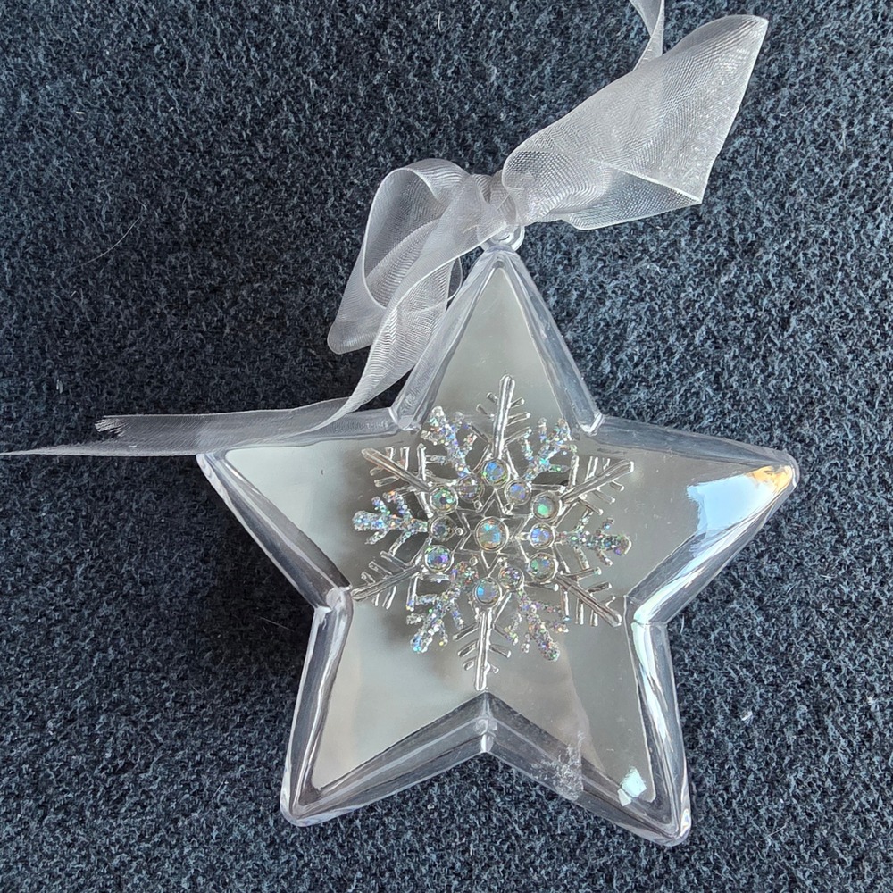 Vintage Avon Snowflake Pin Brooch Star Ornament Gift Box Silver  Glitter Crystal